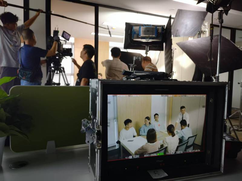 巴彦县TVC拍摄公司：科技产品视觉化大师，诠释未来感与功能美学