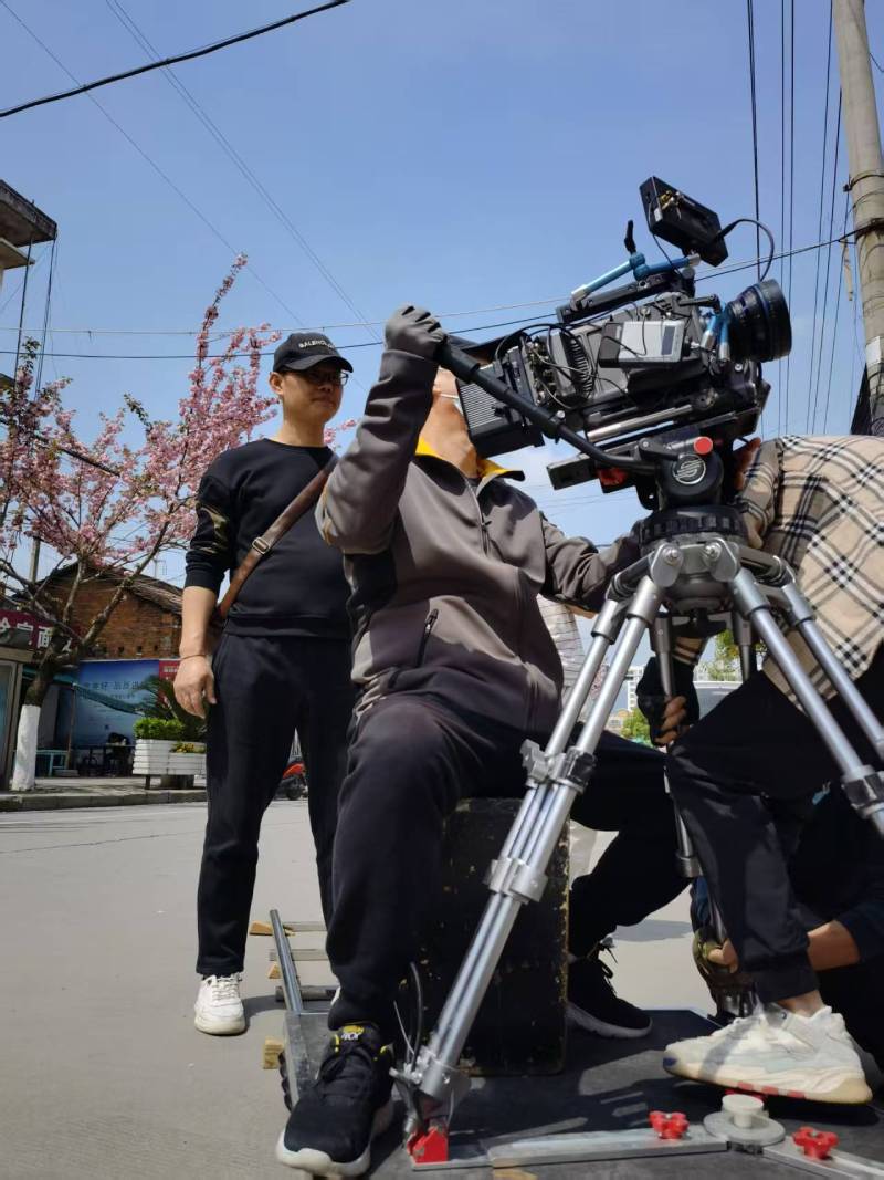 巴彦县广告片拍摄：快消品牌爆款之选，网感内容适配社媒传播！